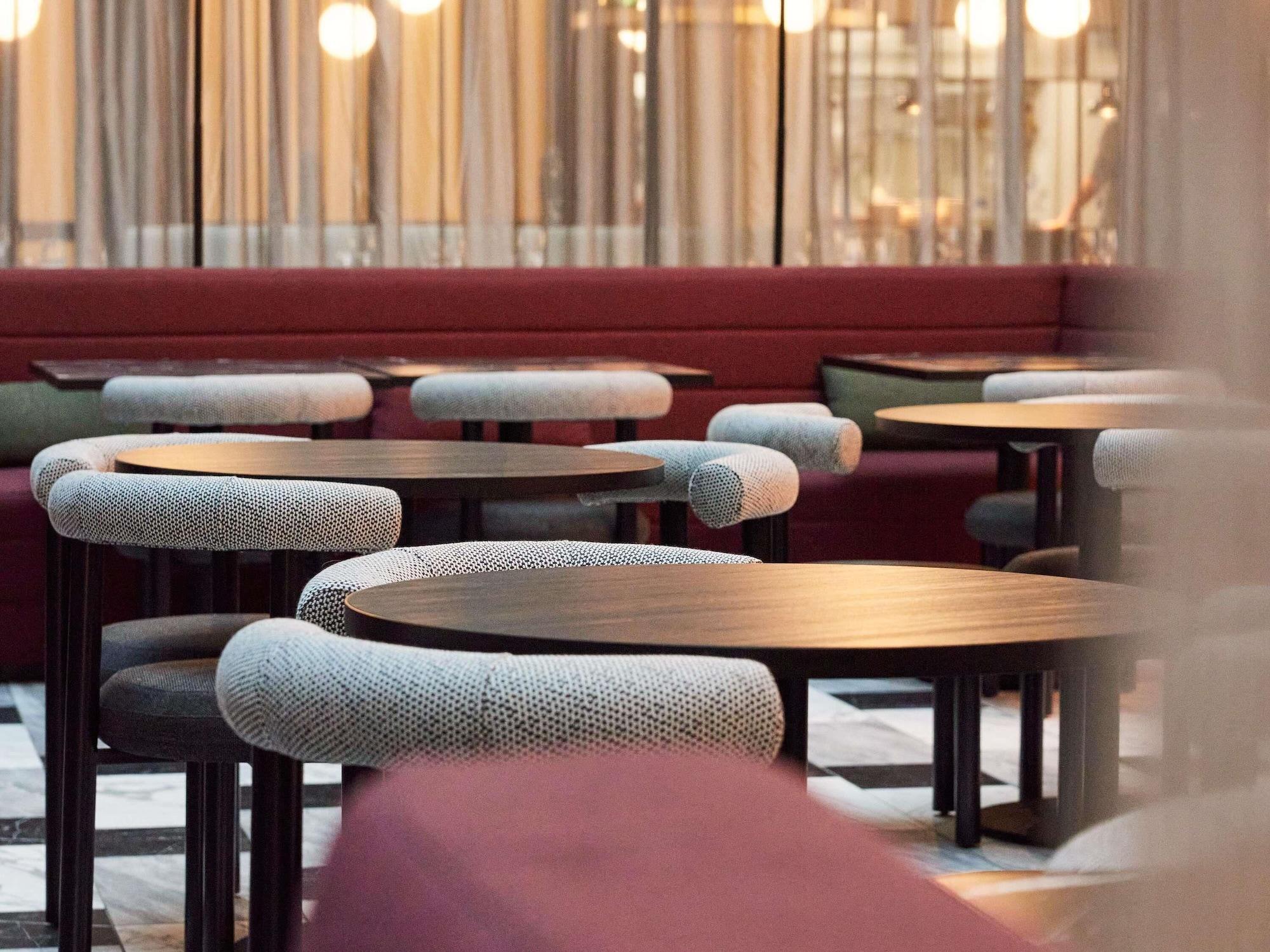 Bar/Salón TRIBE Manchester Airport