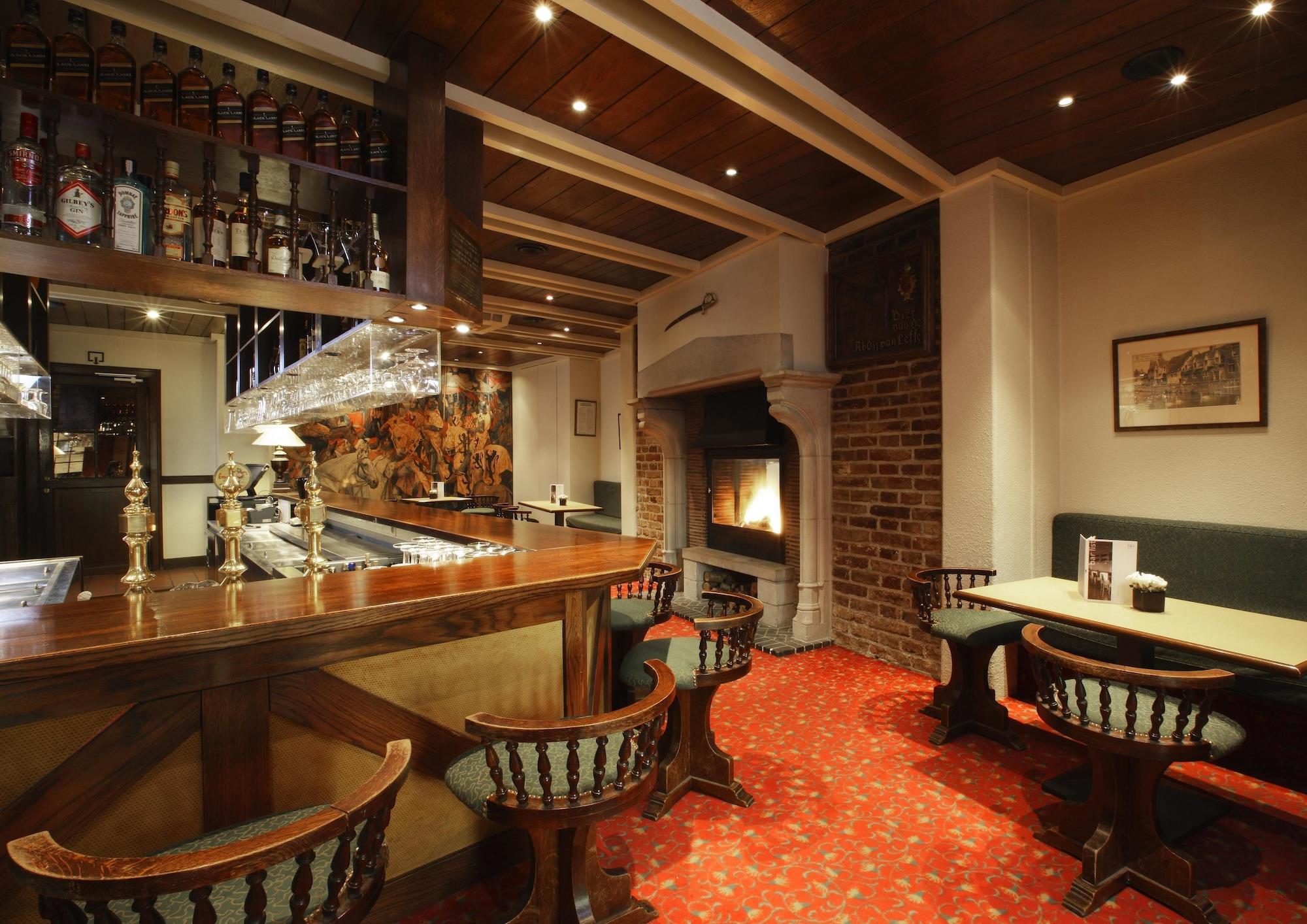 Bar/Salón NH Brugge Hotel