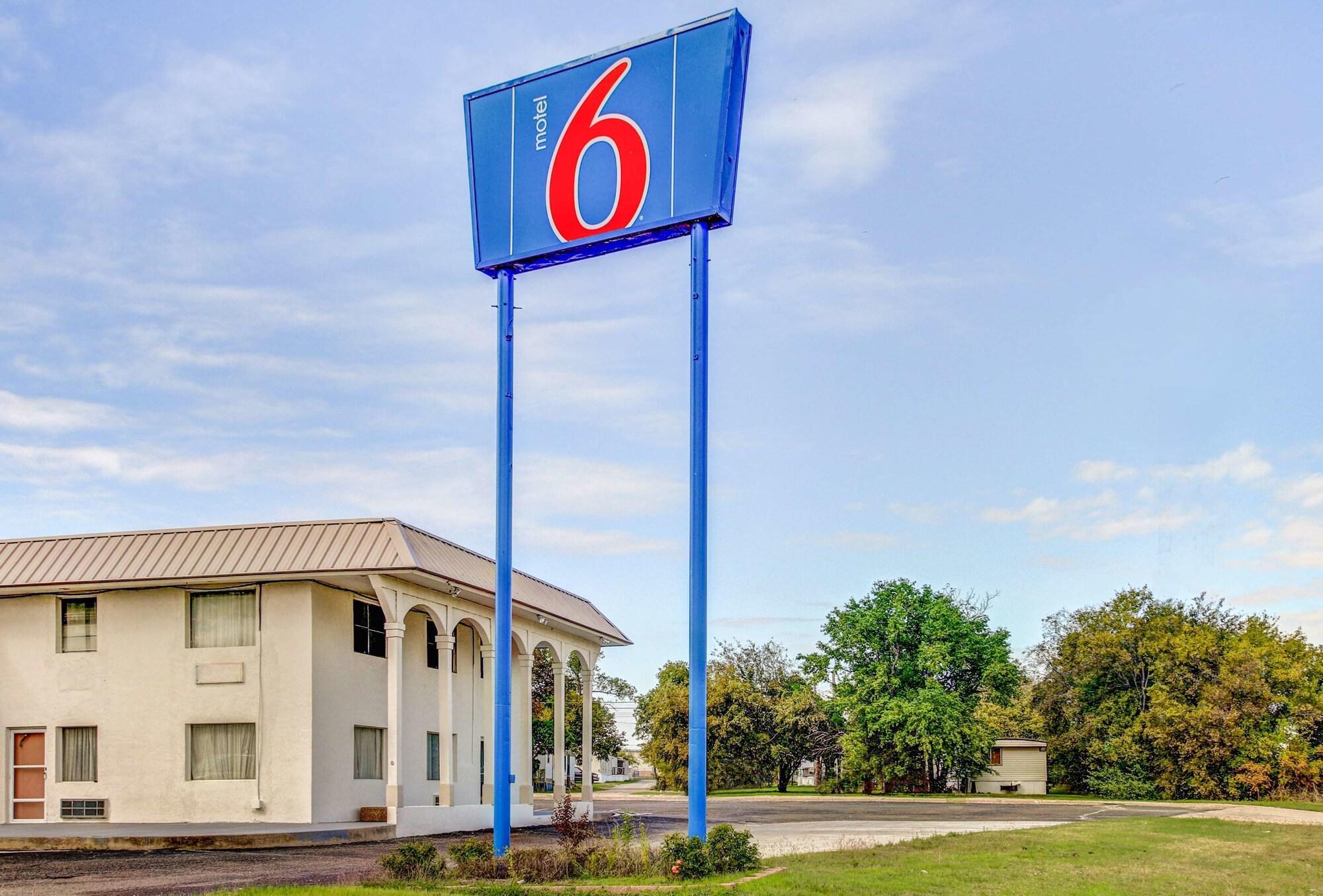 Varios Motel 6 Waco, TX - Lacy Lakeview