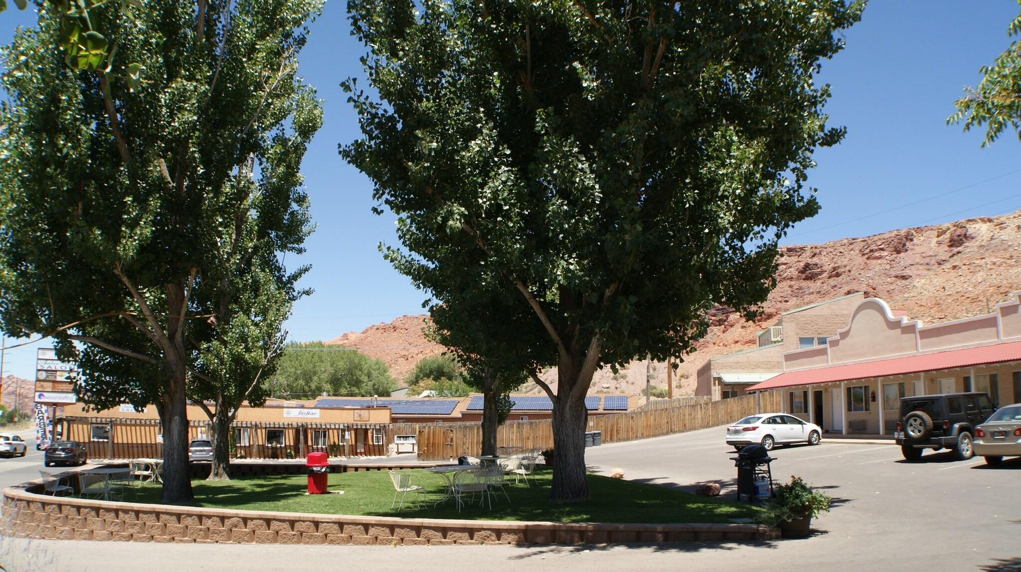Vista Exterior Adventure Inn & Motel