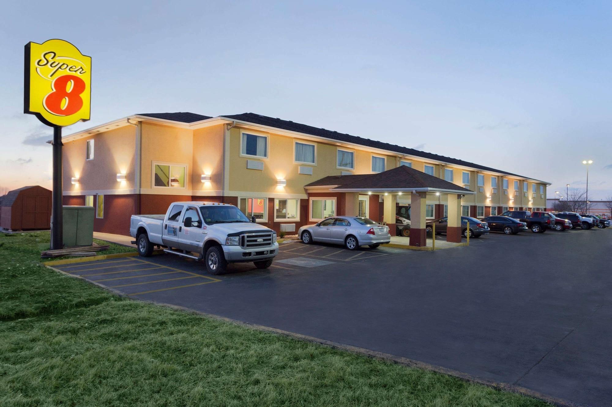 Vista Exterior Super 8 by Wyndham Lees Summit