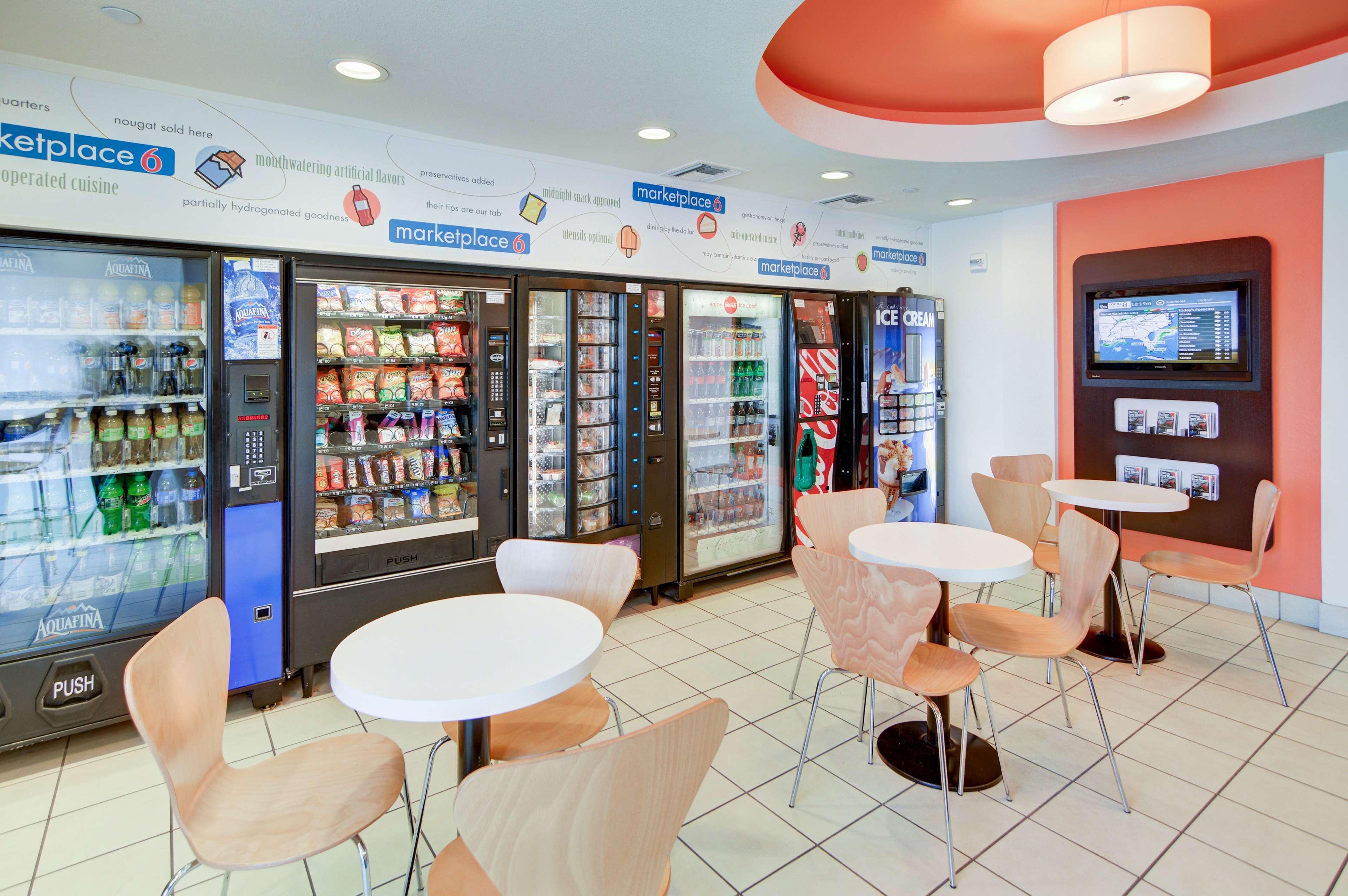 Vista Exterior Motel 6 Roanoke, TX - Northlake - Speedway