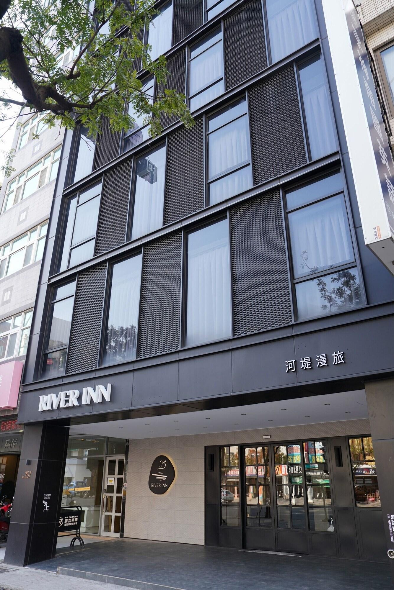 Varios River inn Station