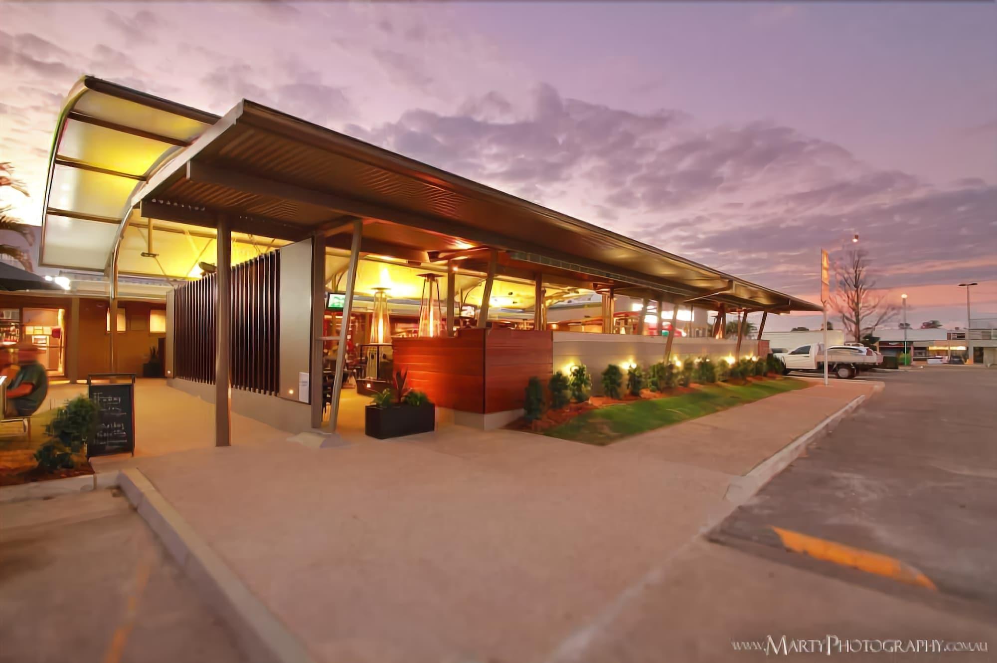 Vista Lobby Morayfield Tavern & Motel