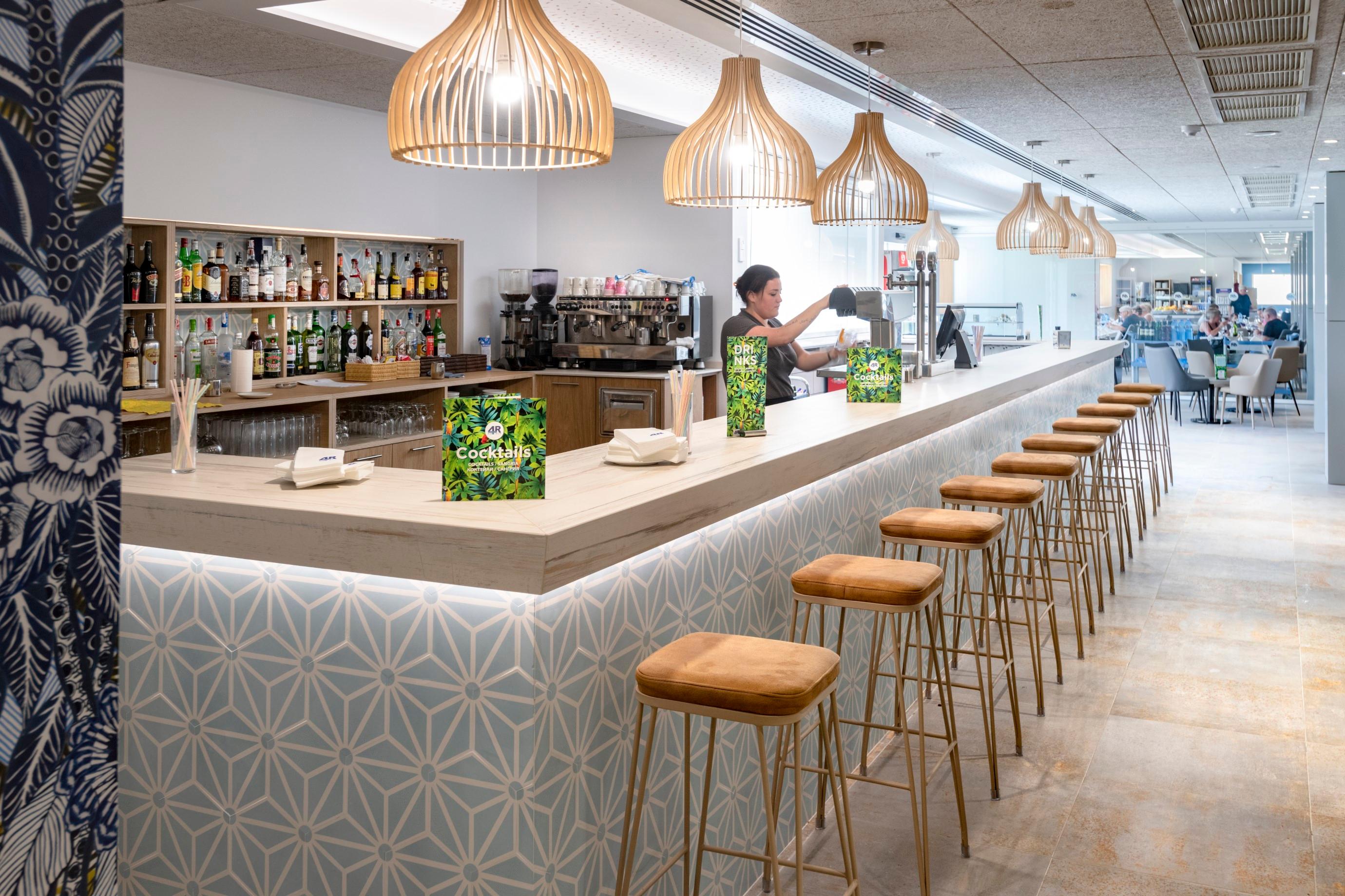 Bar/Salón 4R Gran Europe