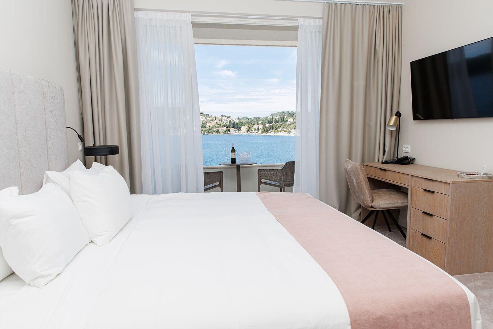 Varios Hotel M