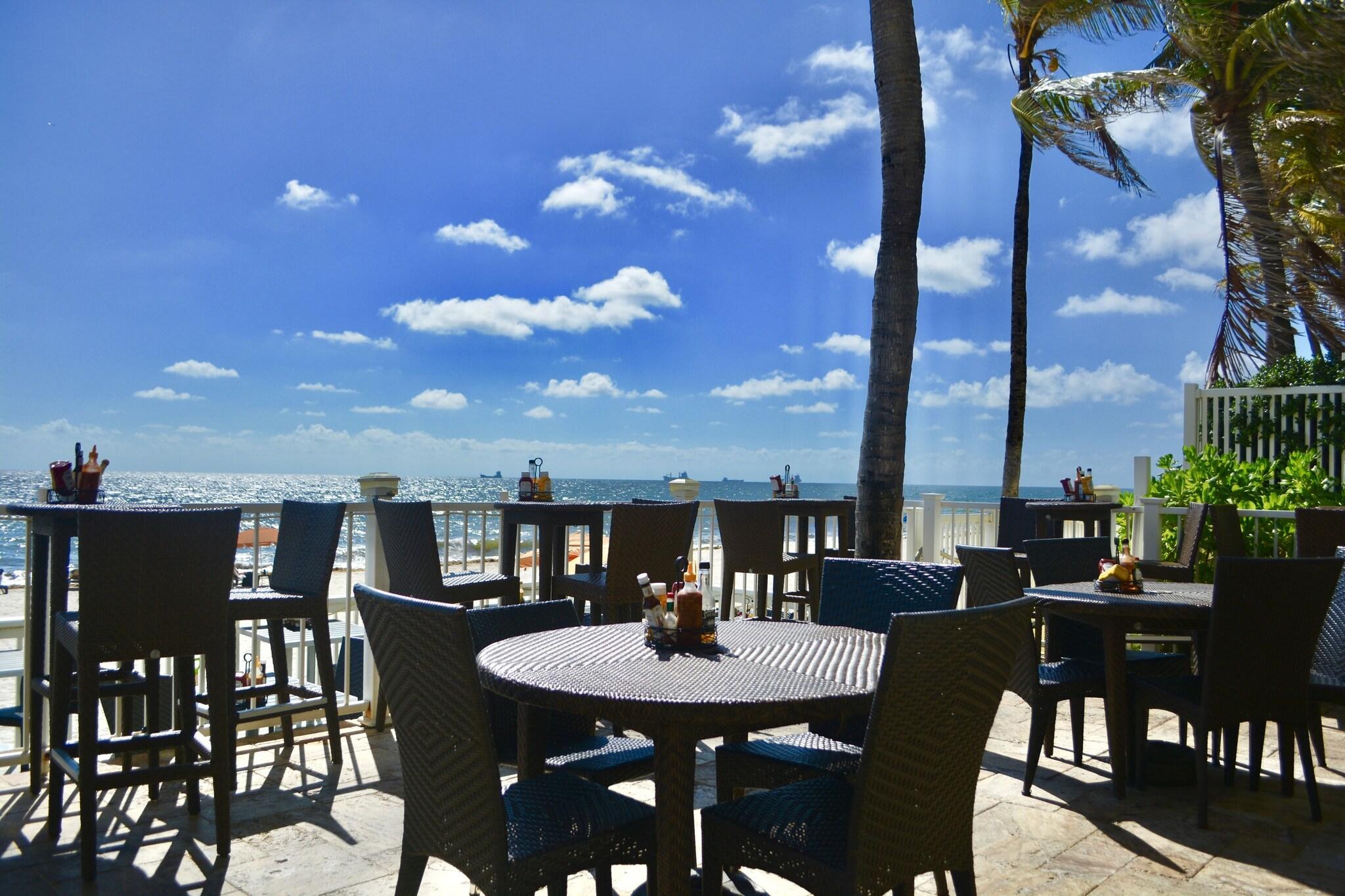 Restaurant Sun Tower Hotel & Suites on the Beach