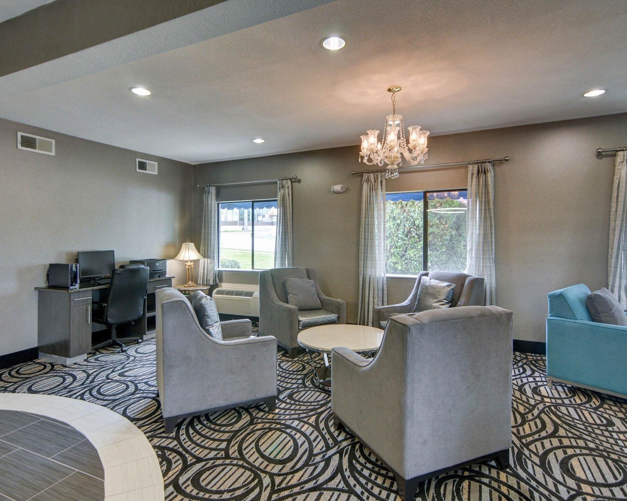Vista Lobby Quality Inn & Suites Grand Prairie South