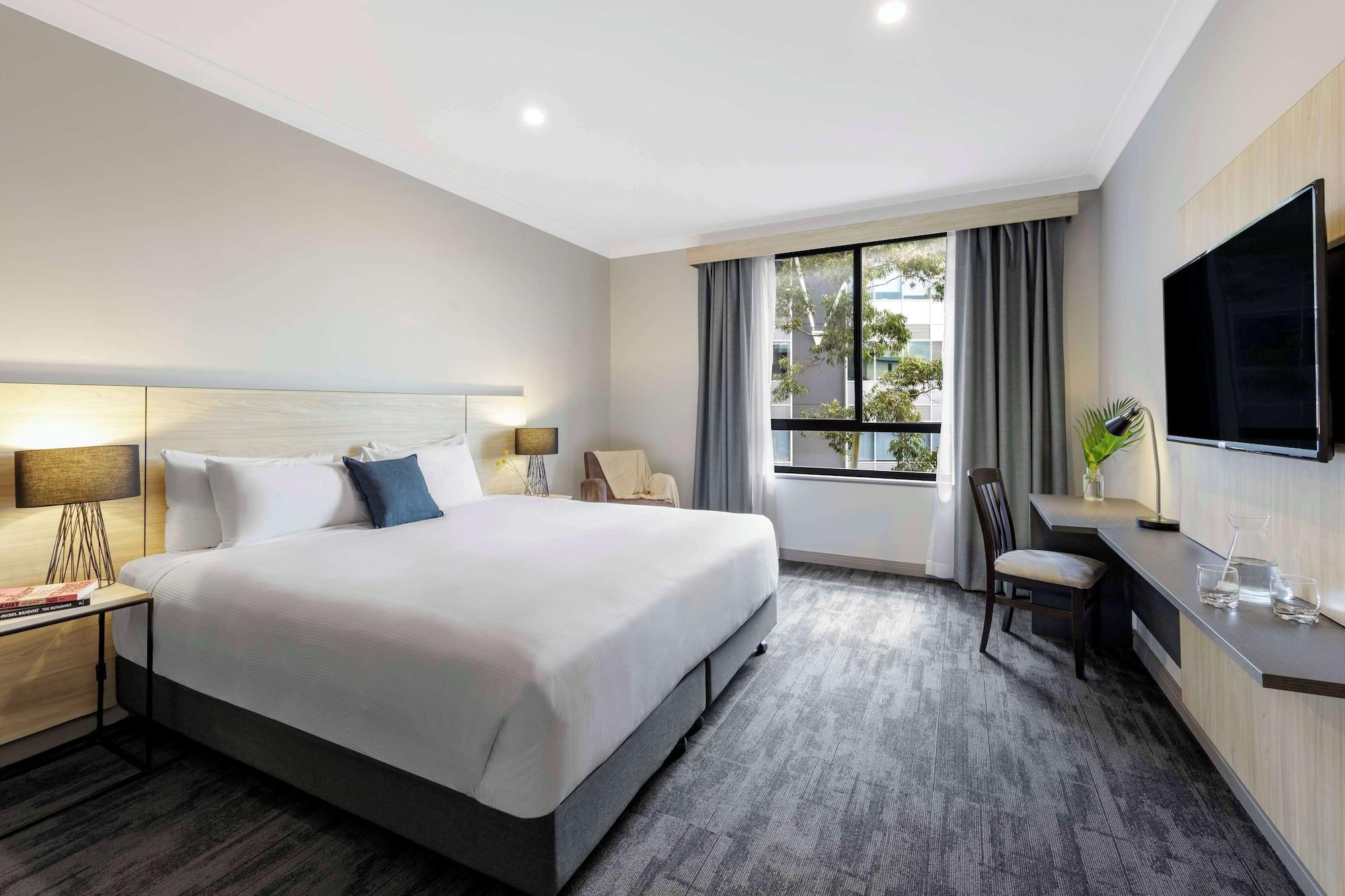 Varios Oaks Sydney North Ryde Suites