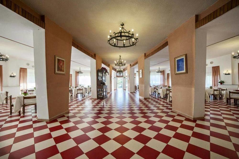 Varios Hotel Royal
