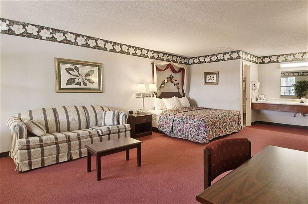 Varios Sylvania Inn