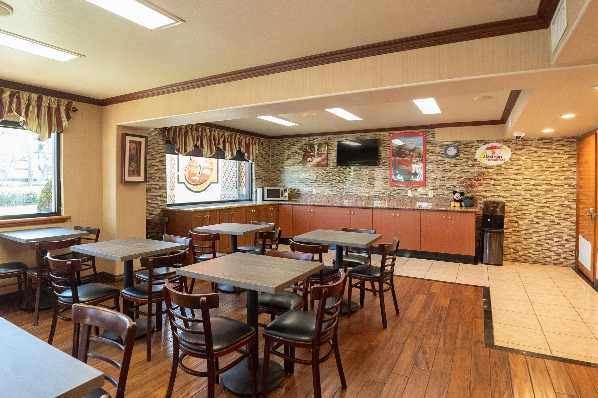 Restaurant Super 8 by Wyndham Anaheim/Disneyland Drive