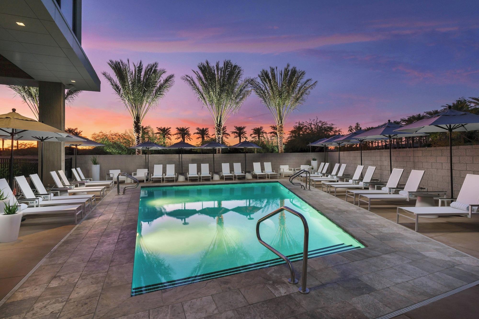 Vista Piscina AC Hotel by Marriott Scottsdale North