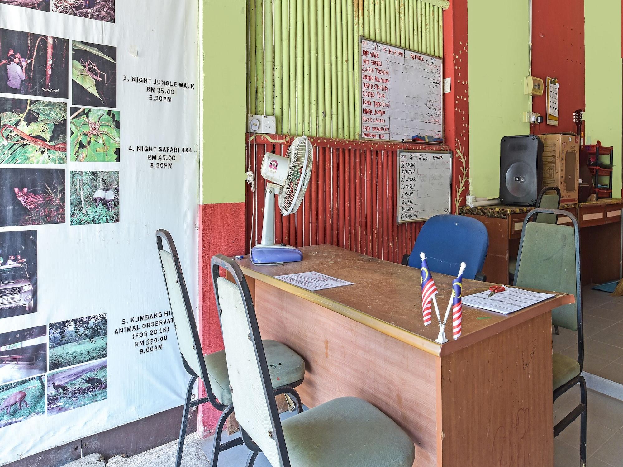 Vista Lobby Oyo 90640 D'village River & Cafe Chalet