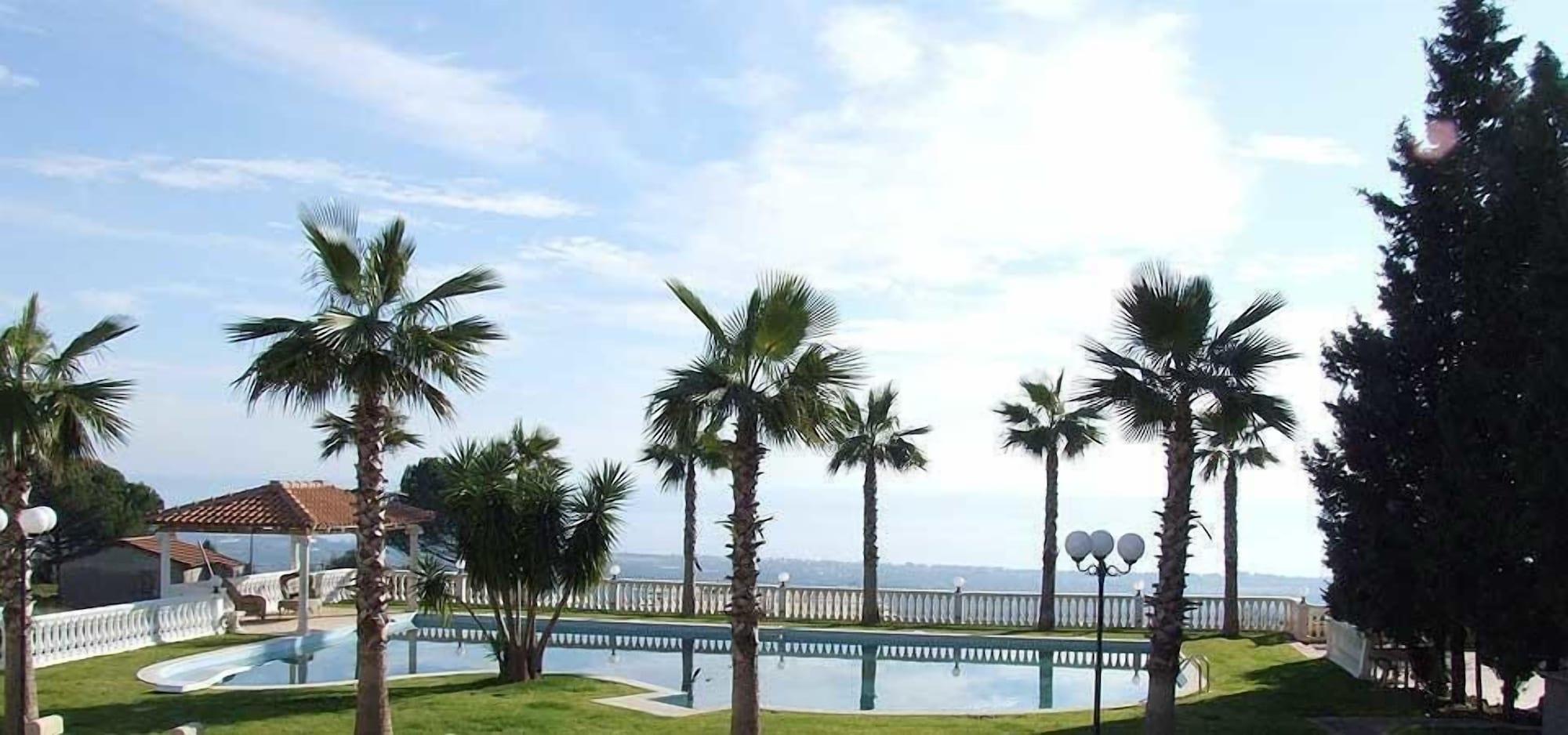 Vista Piscina Ore Felici Park