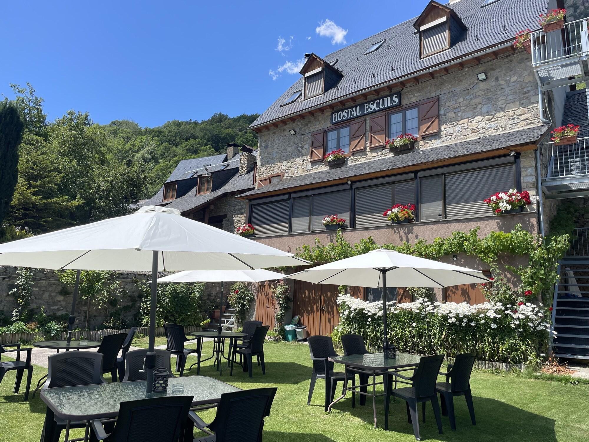 Varios Hostal Escuils