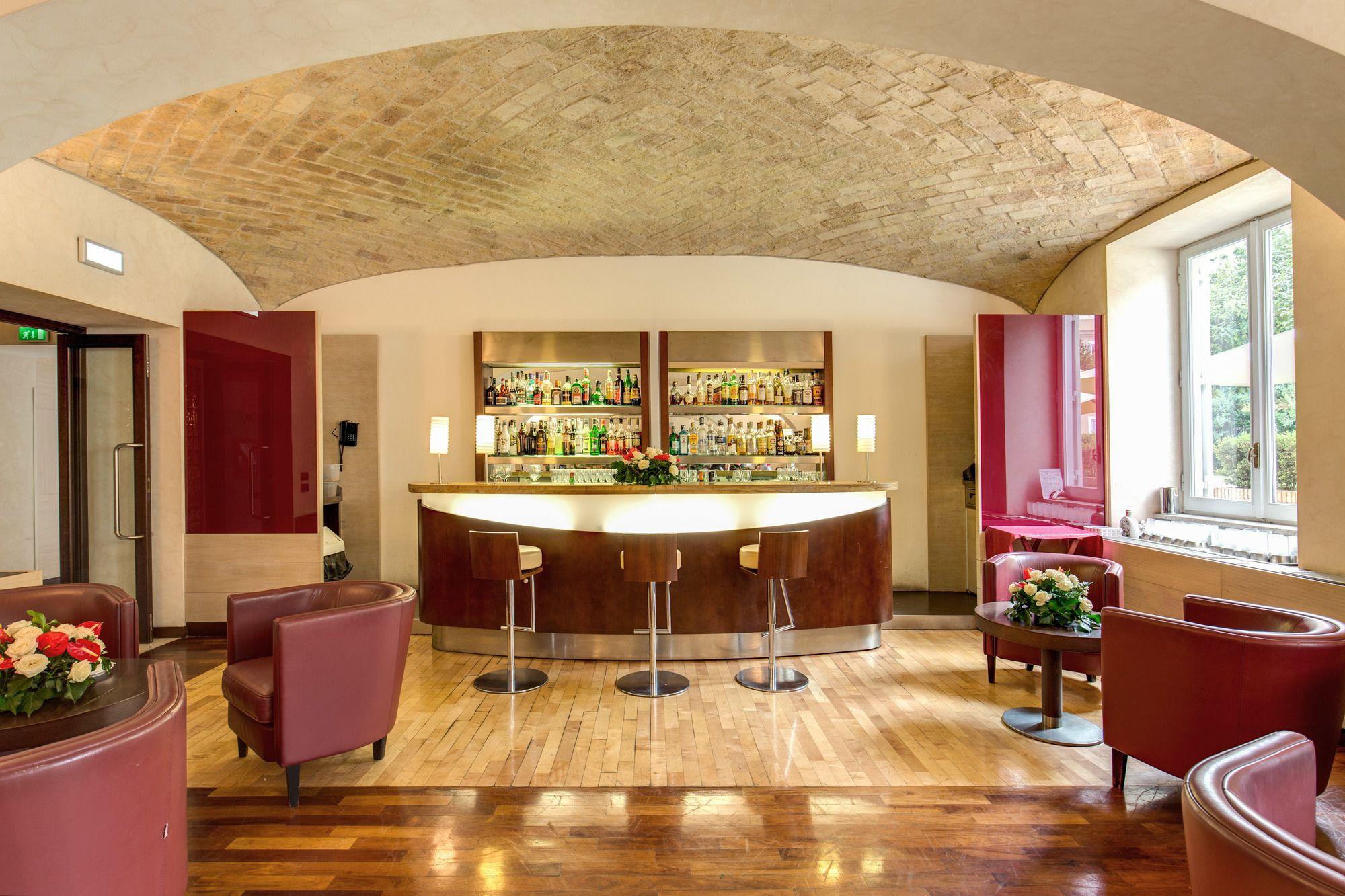 Bar/Salón County Hotel Chelmsford