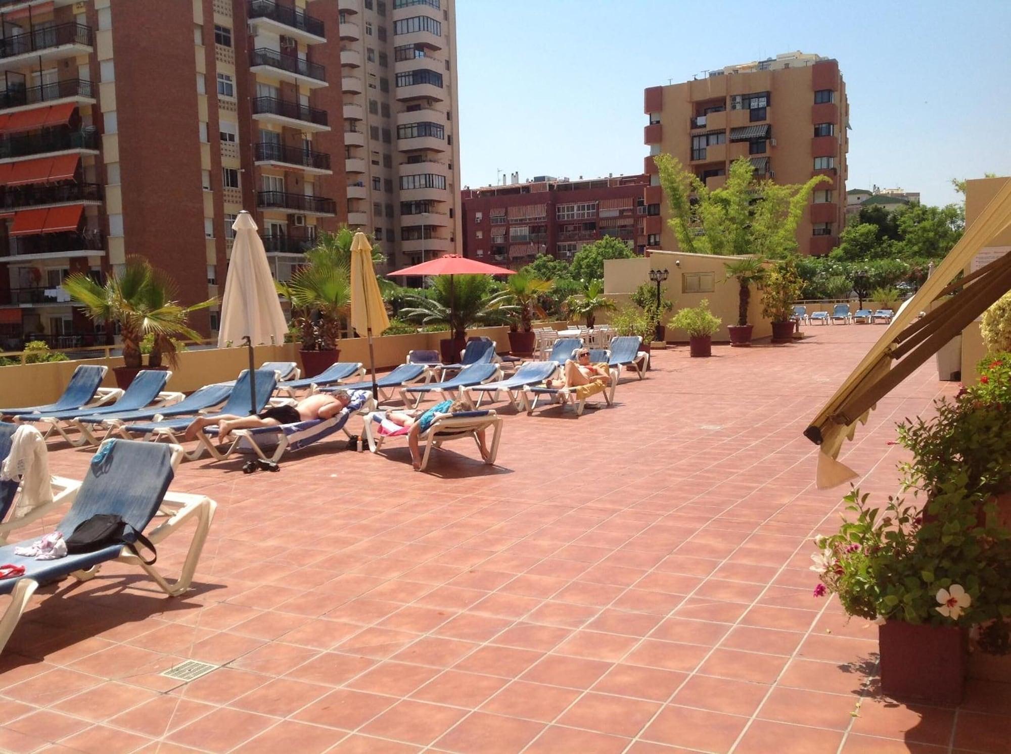 Vista Piscina Apartamentos Turísticos Yamasol