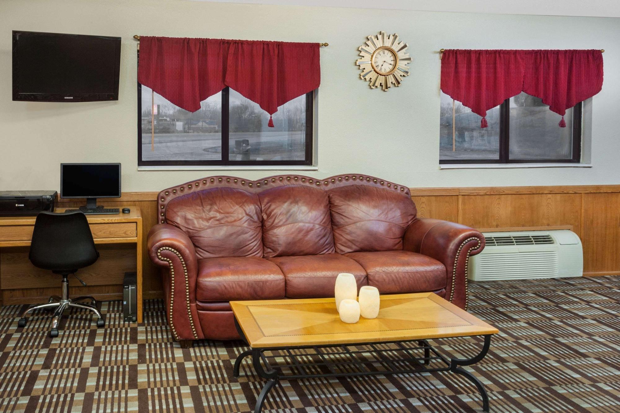 Vista Lobby Super 8 by Wyndham Muscatine