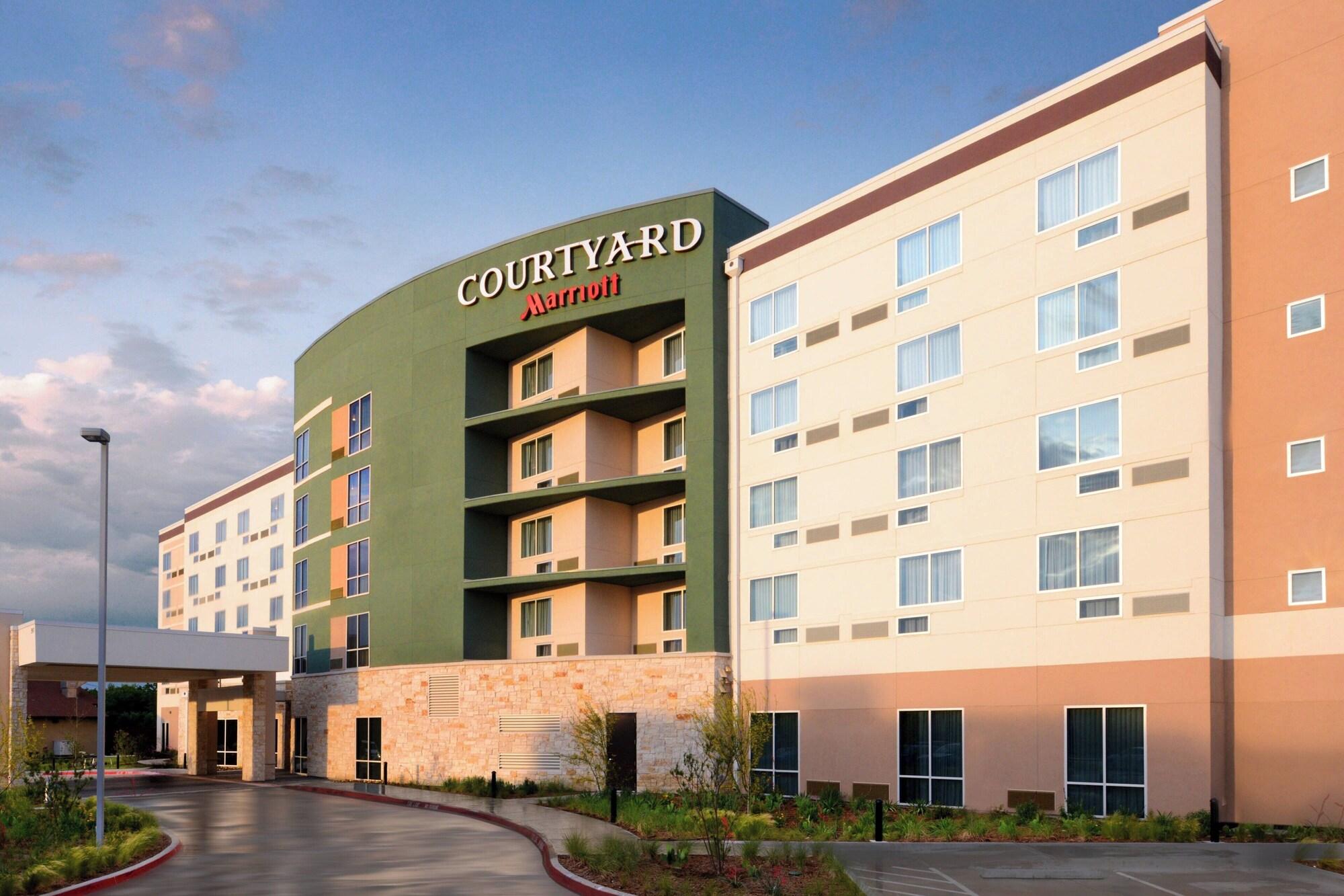 Vista Exterior Courtyard by Marriott Dallas Plano/The Colony