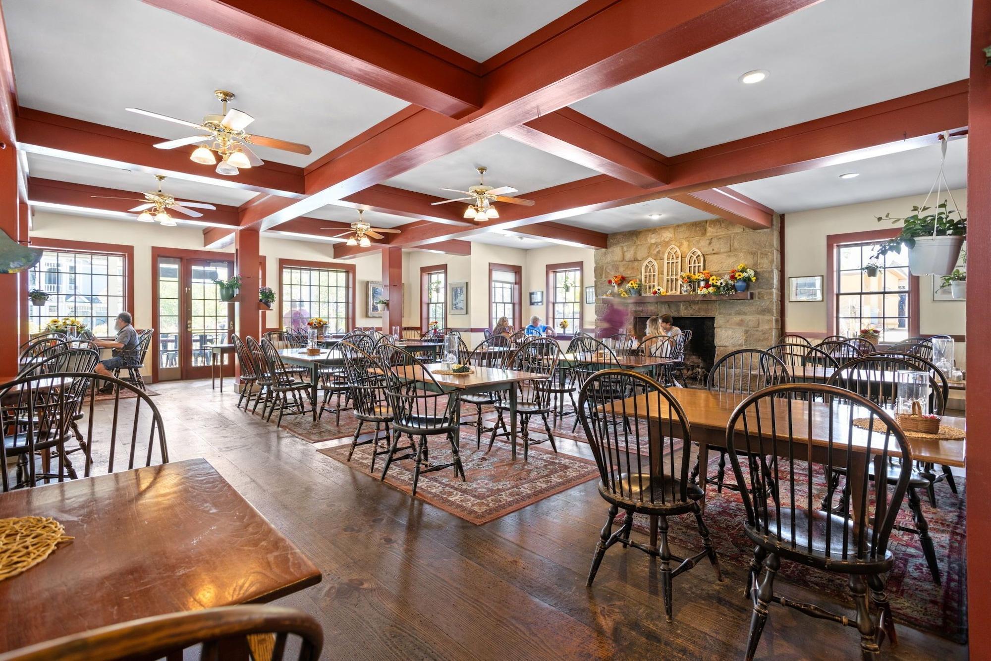 Restaurant Artists Colony Inn