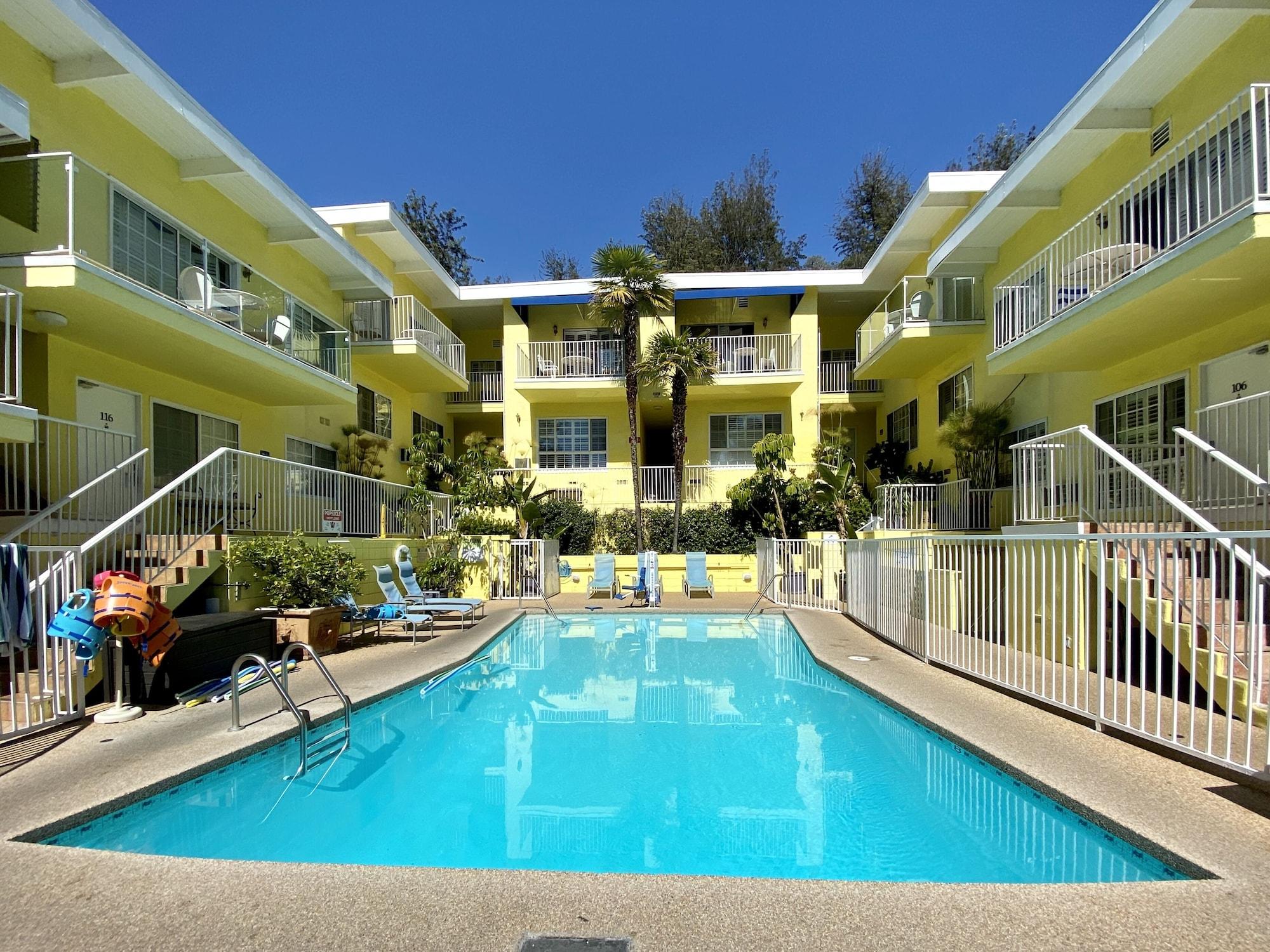 Vista Piscina Magic Castle Hotel