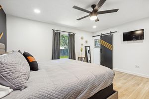 Alquiler Vacacional - Stylish + Elegantly Renovated 4BD in Bedford