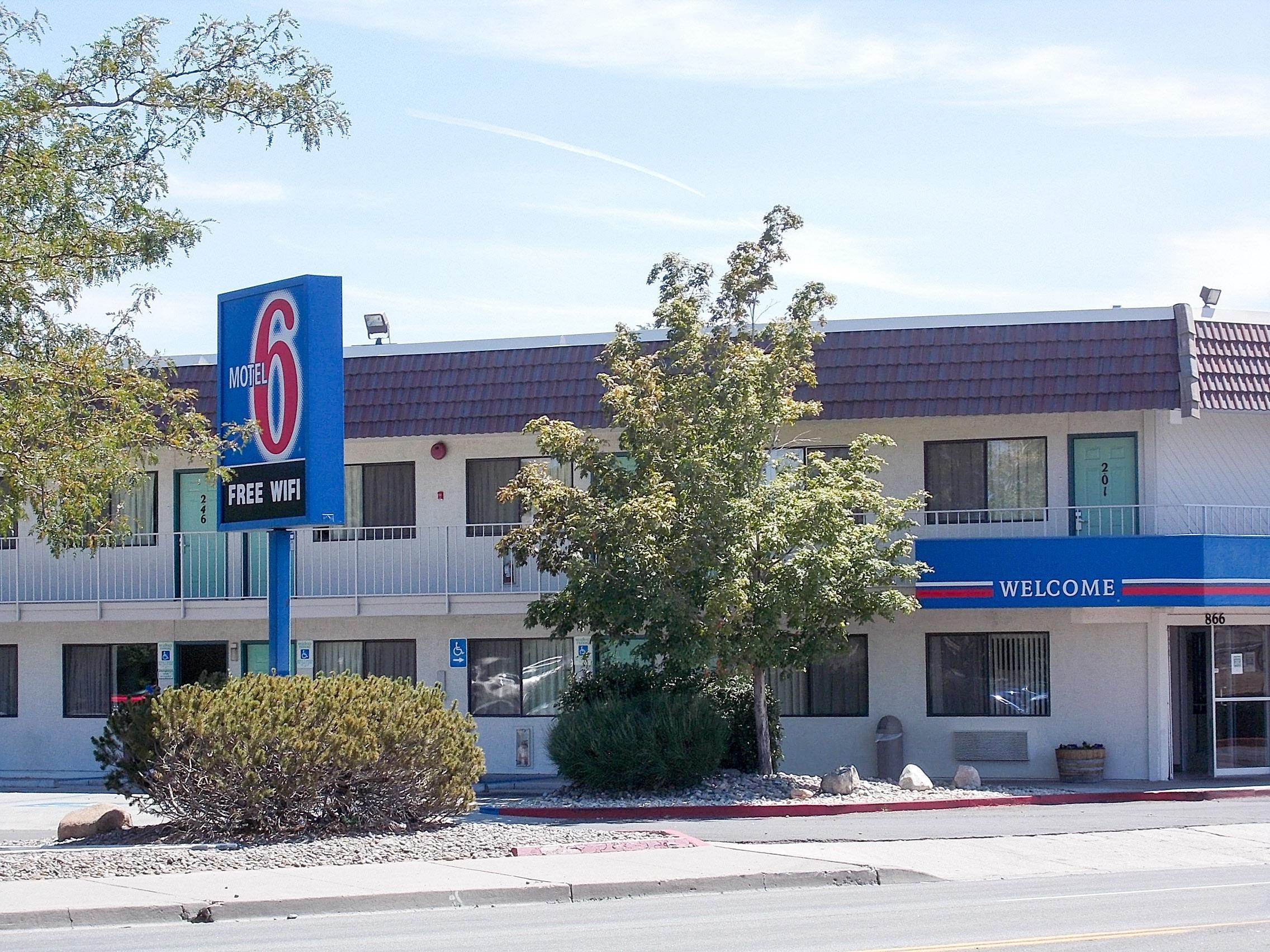 Vista Exterior Motel 6 Reno, NV - Livestock Events Center