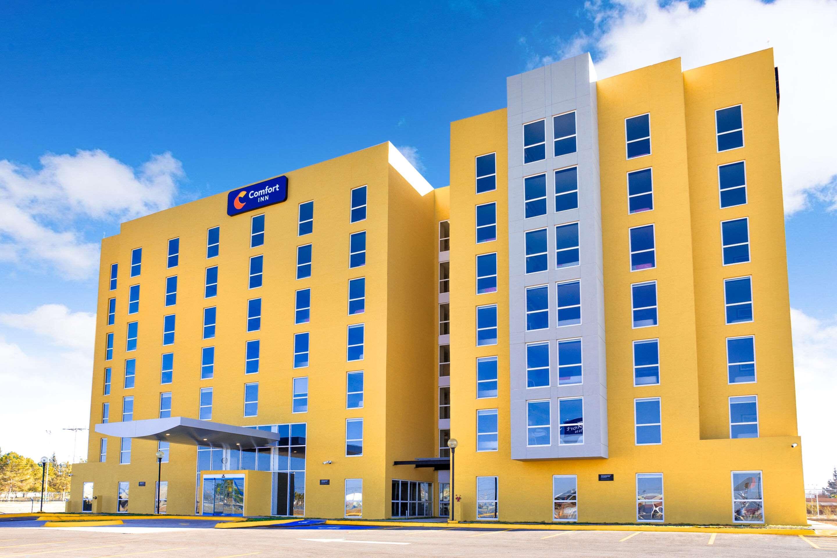 Vista Exterior Comfort Inn Delicias