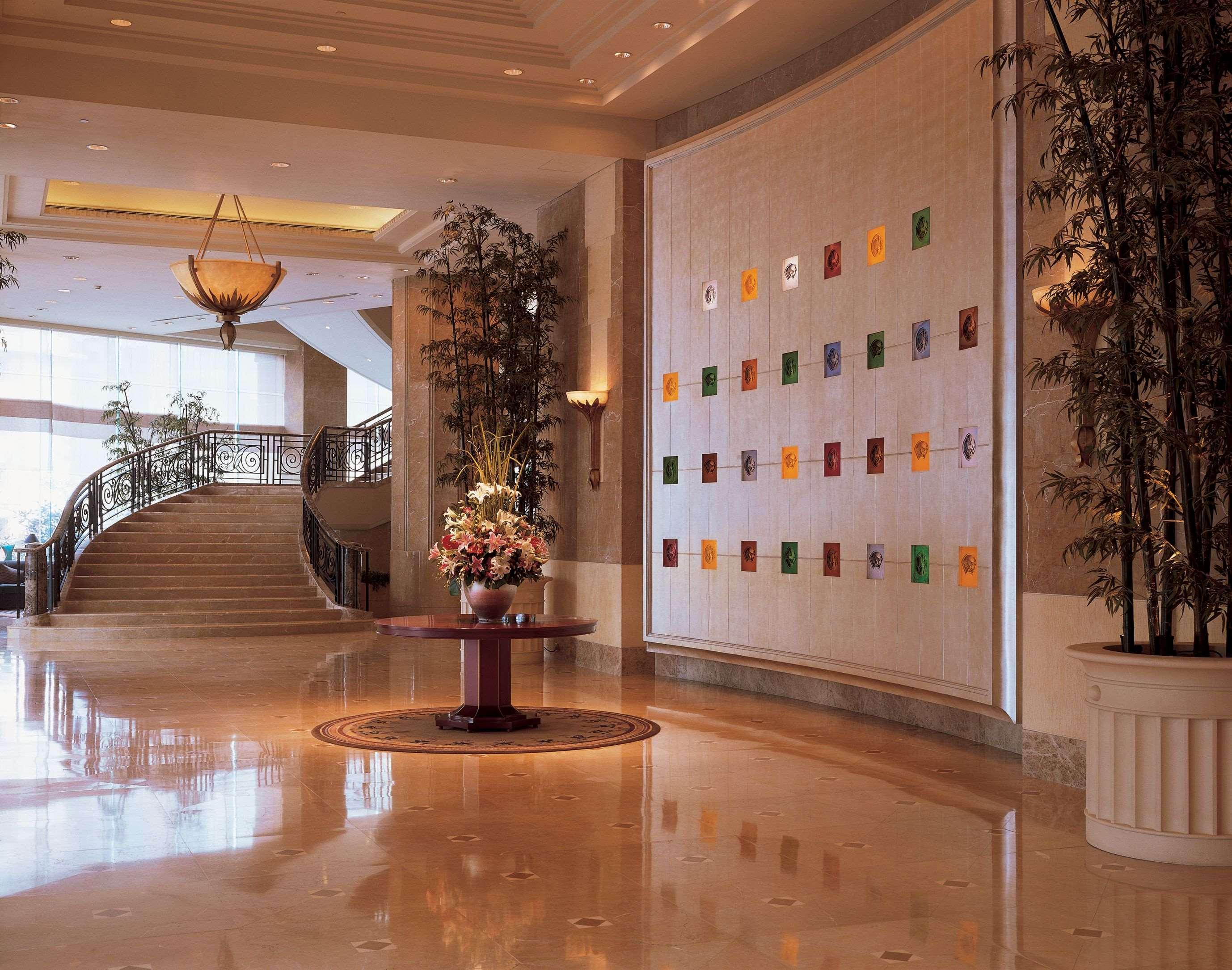 Vista Lobby Hilton Chongqing Hotel