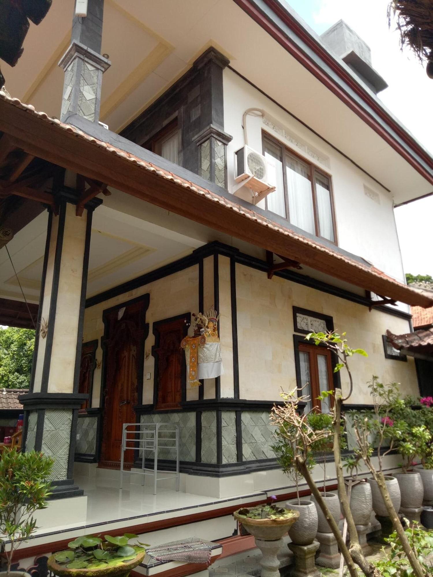 Vista Exterior Karma House Ubud