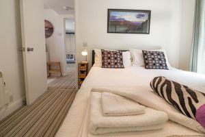 Alquiler Vacacional - Beachpad's Beach Bungalow on *Best Beach 2024 The Times + hot tub parking wifi