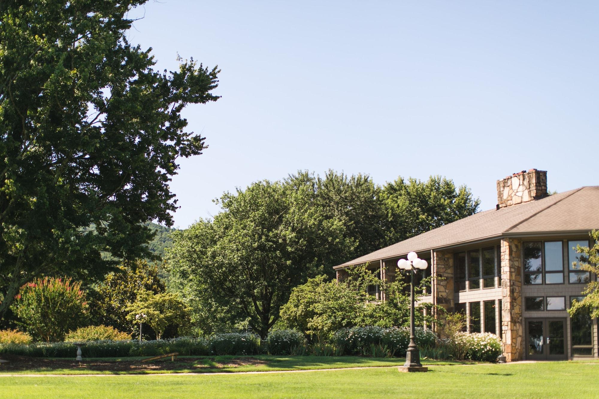 Vista Exterior The Ridges Resort on Lake Chatuge