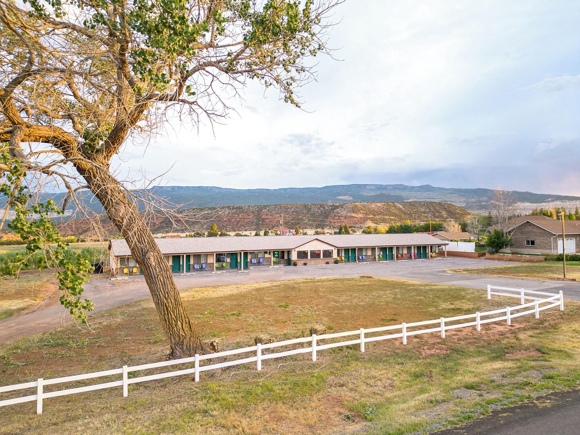 Vista Exterior Motel Torrey