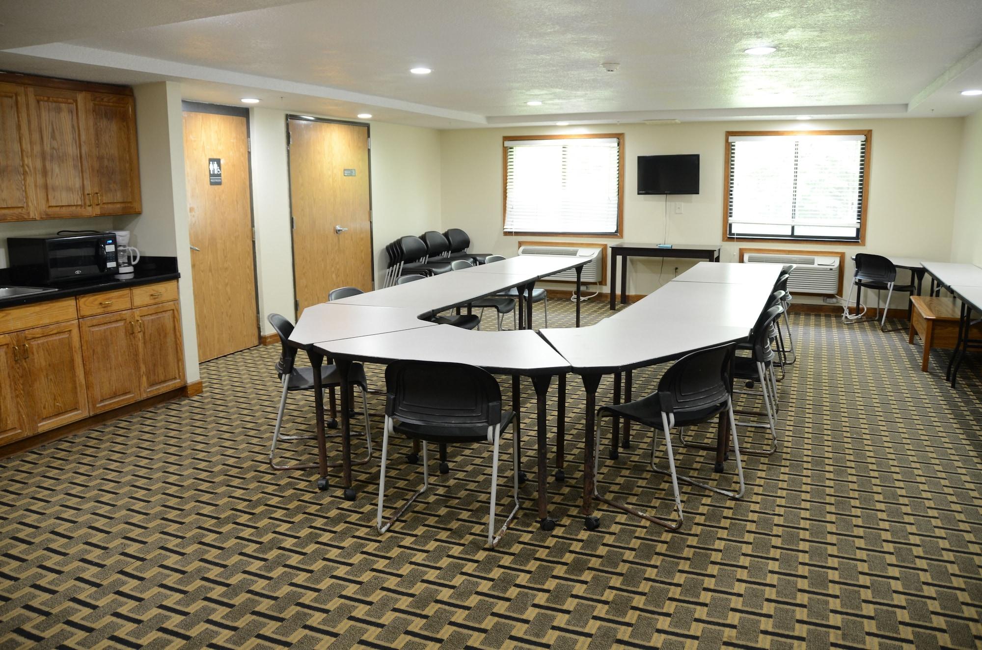 Sala de Reuniones AmericInn by Wyndham West Burlington