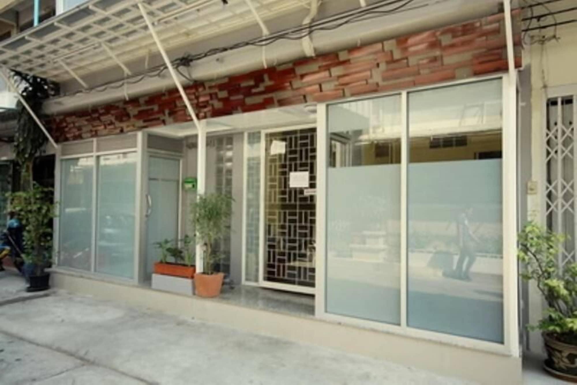 Vista Exterior Nine Place Sukhumvit 40 - Hostel