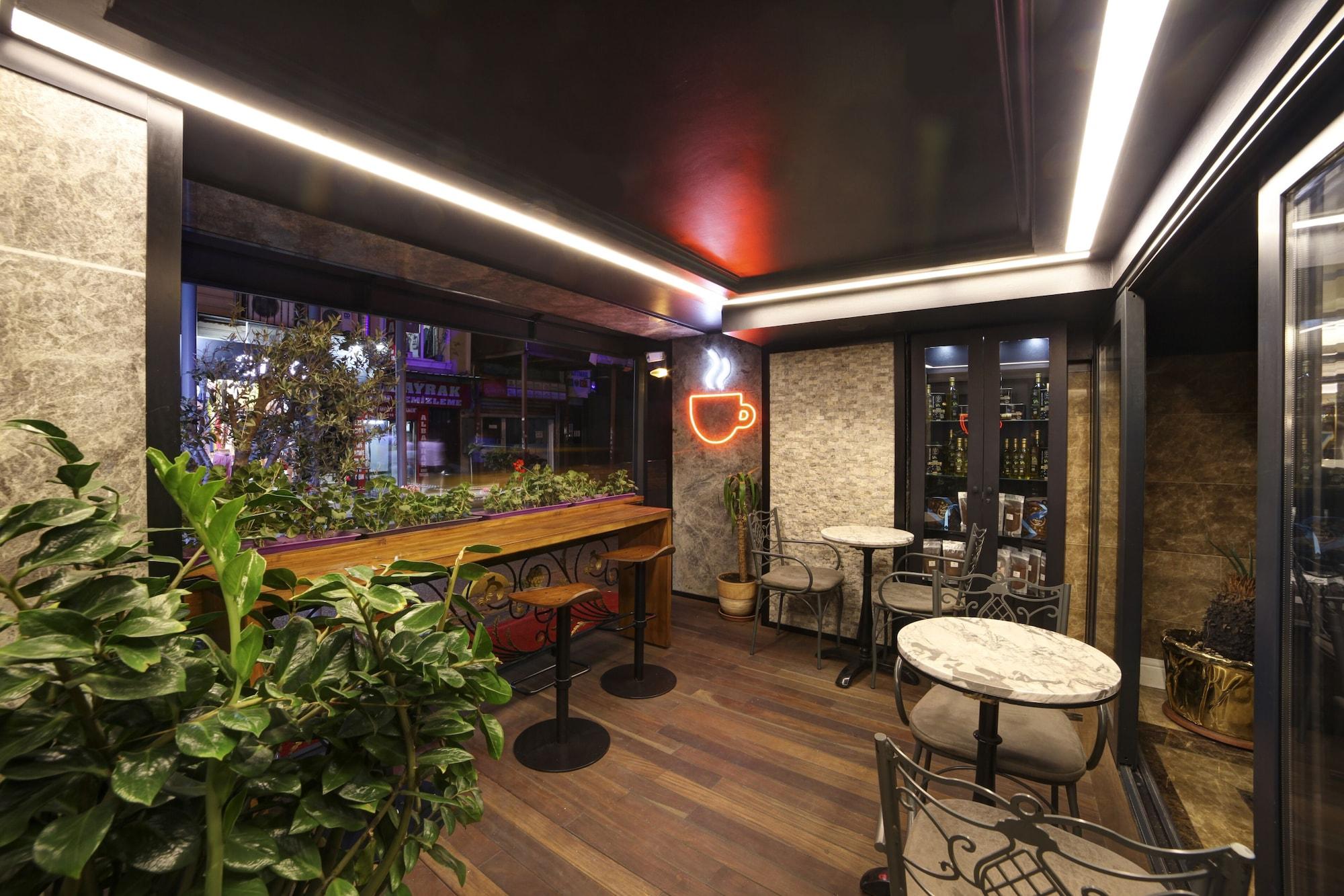 Bar/Salón Skalion Hotel