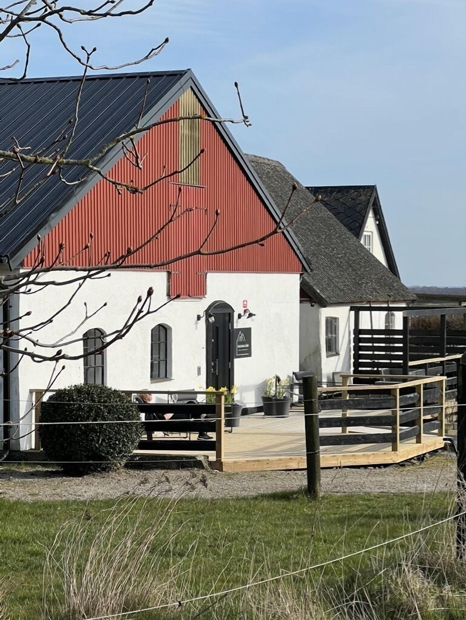 Varios Backadal Gård B&B