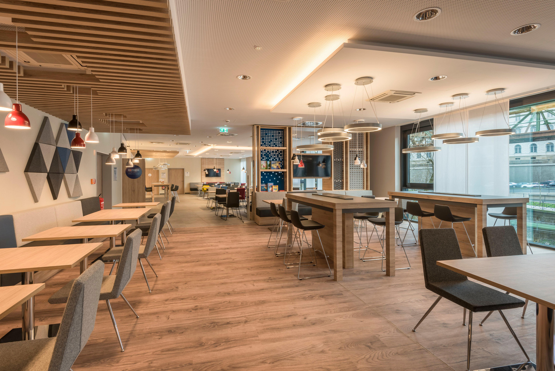 Restaurant Holiday Inn Express Wuppertal - Hauptbahnhof by IHG