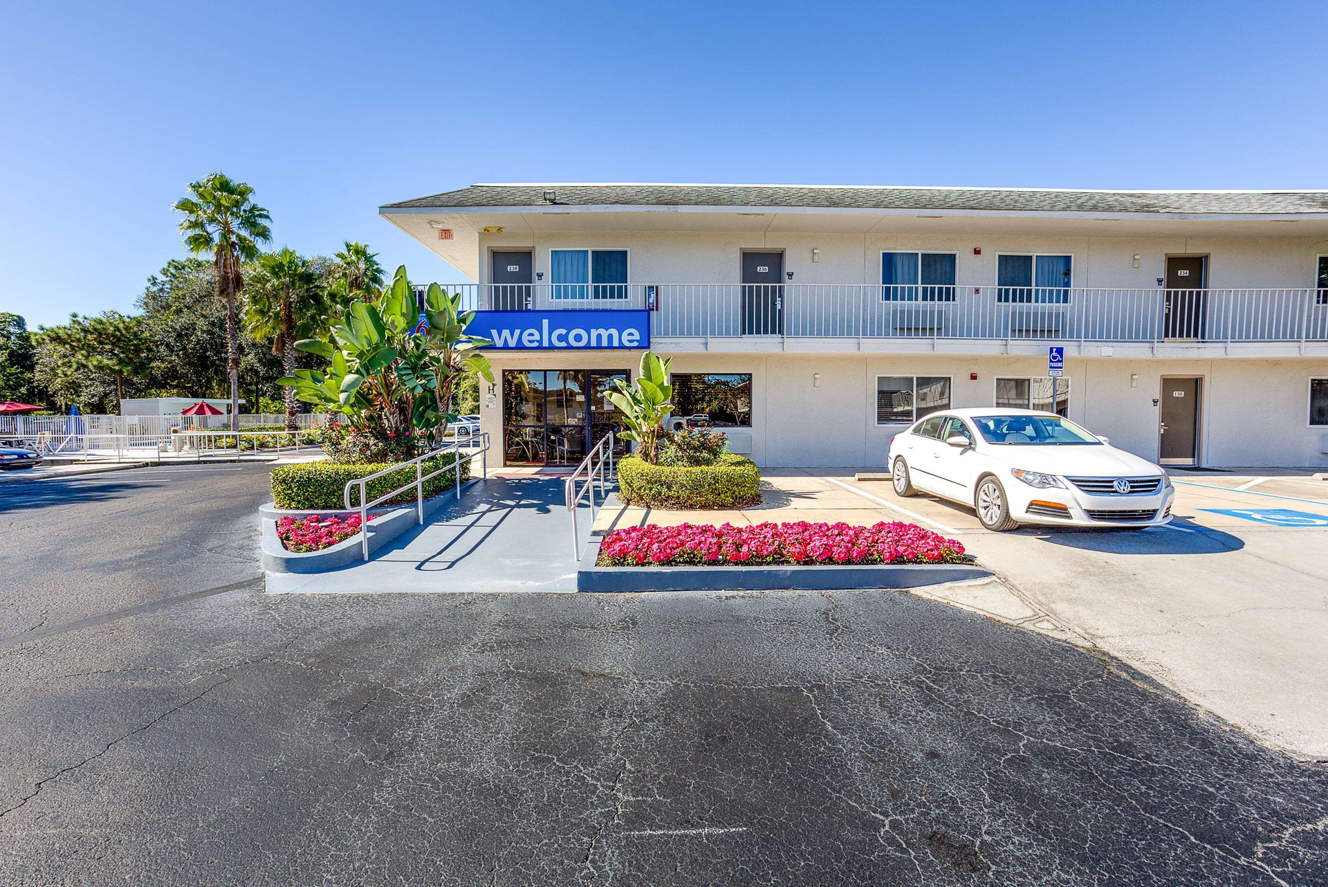 Vista Exterior Studio 6 Kissimmee, FL - Orlando