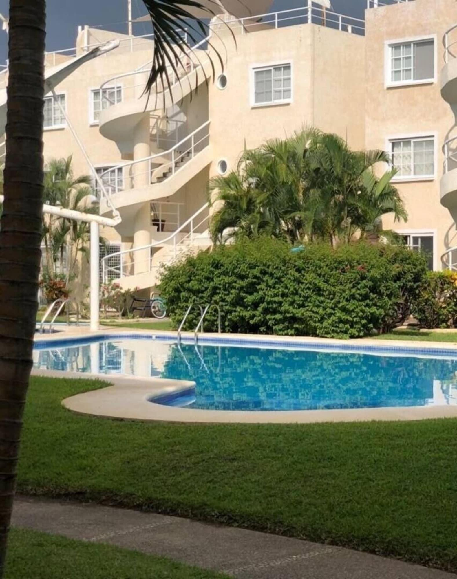 Vista Piscina Condos Mar PD