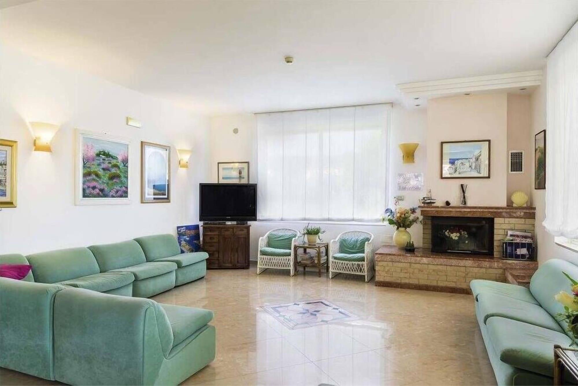 Vista Lobby Albergo Villa a Mare