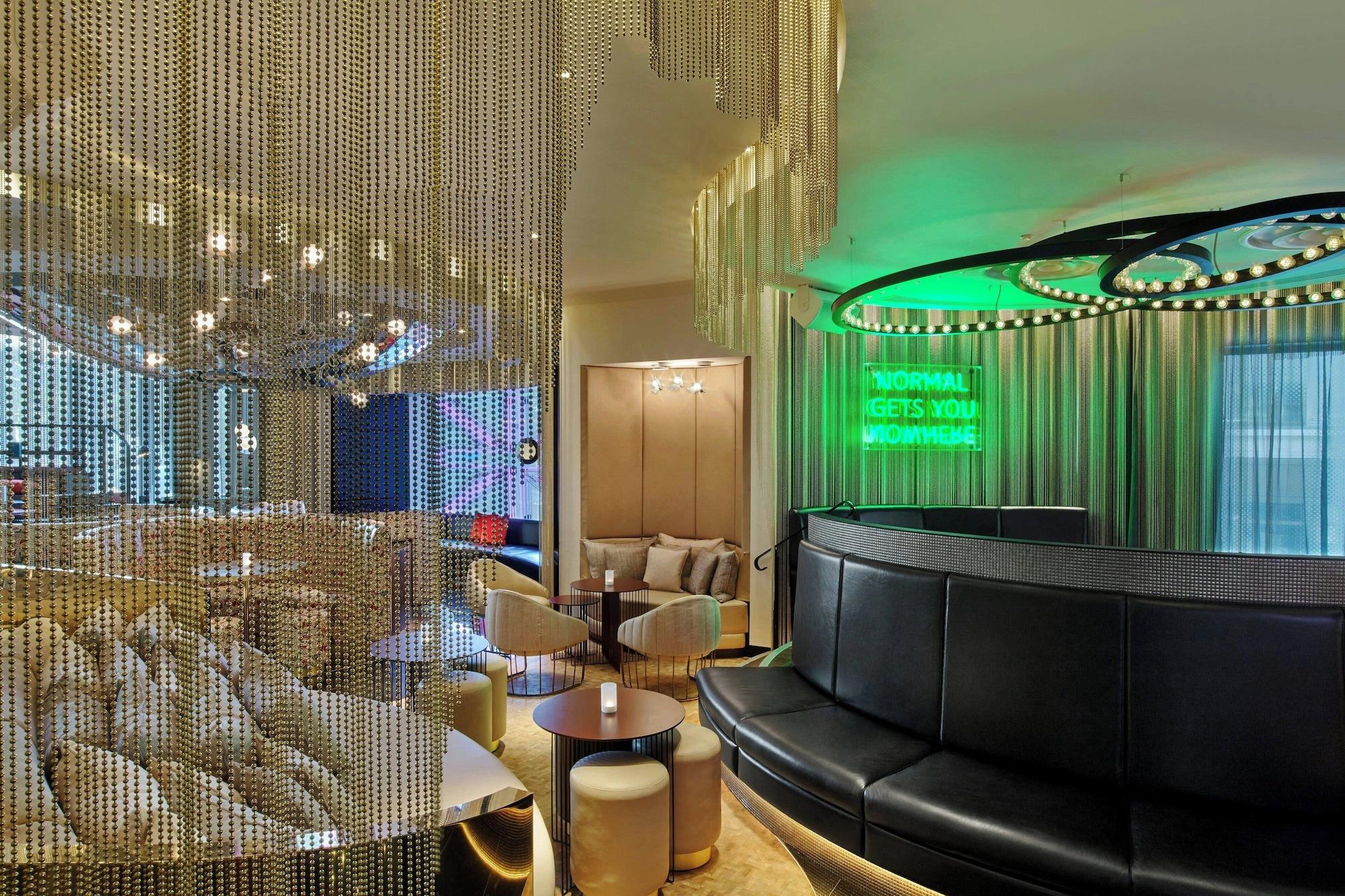 Bar/Salón W London