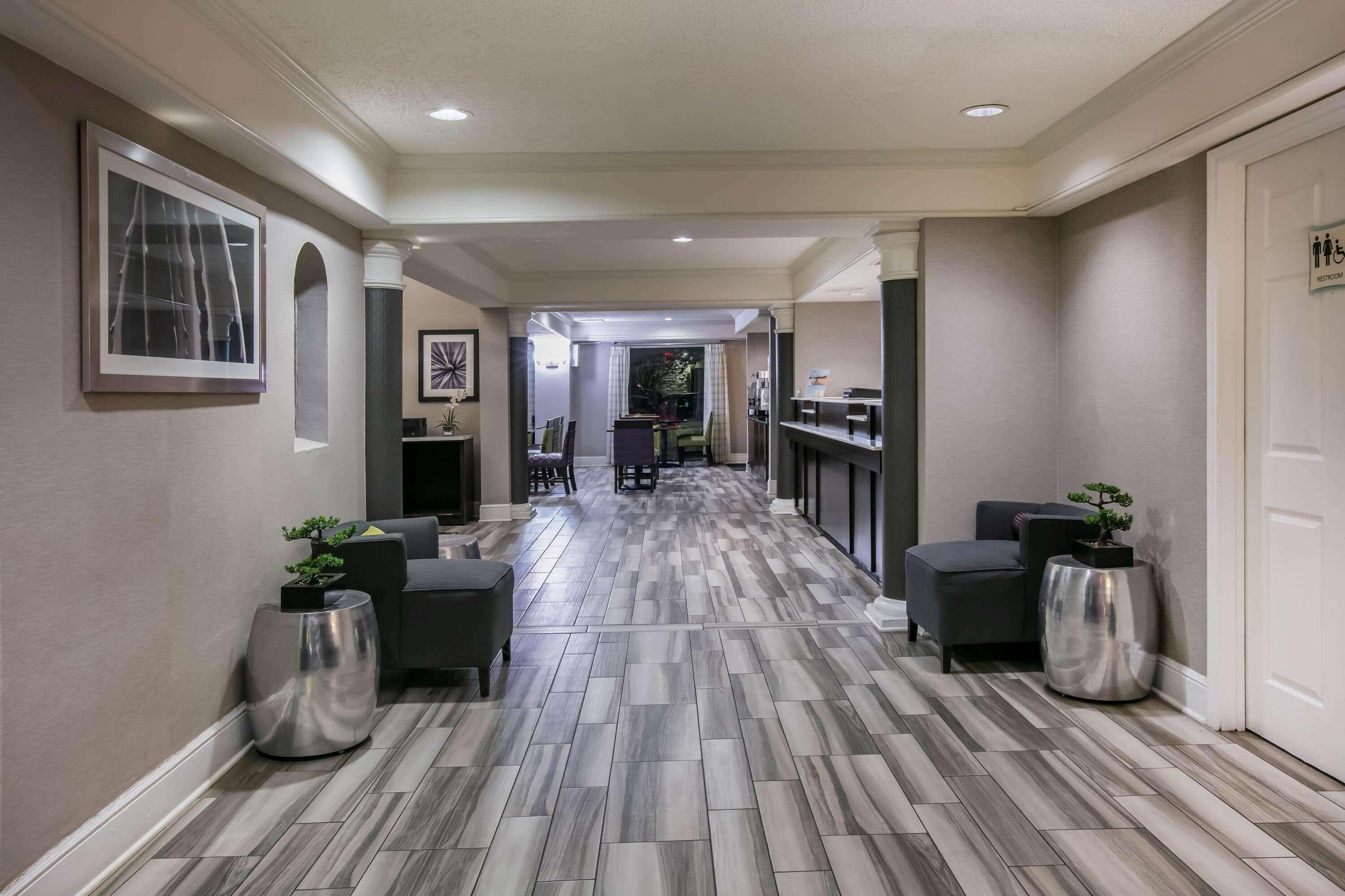 Vista Lobby La Quinta Inn by Wyndham Dallas Uptown