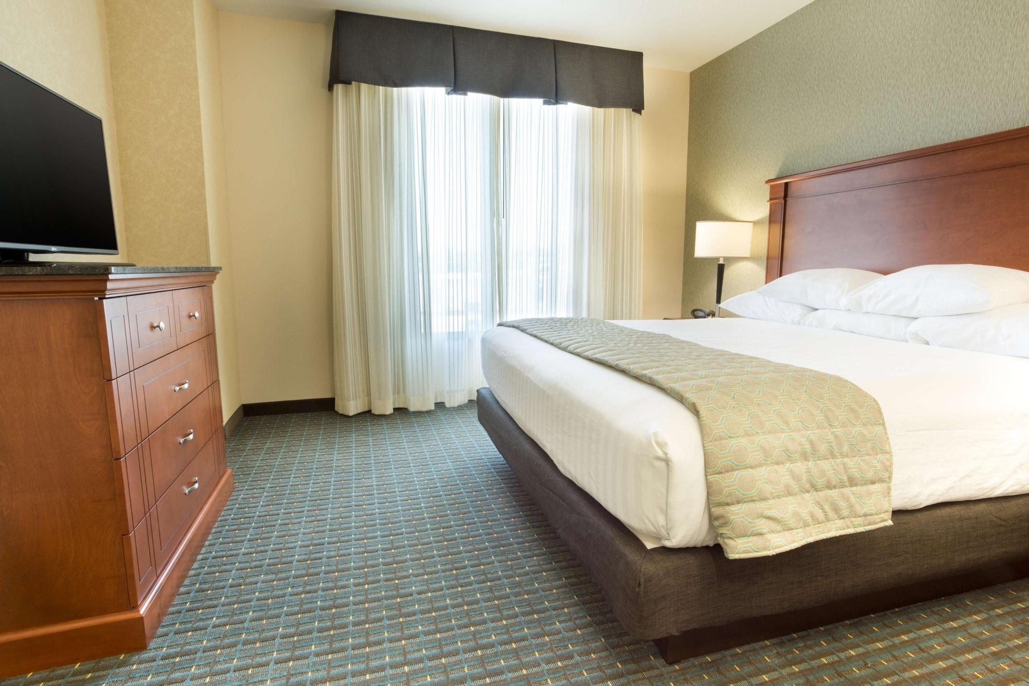 Habitación Drury Inn & Suites Colorado Springs near the Air Force Academy