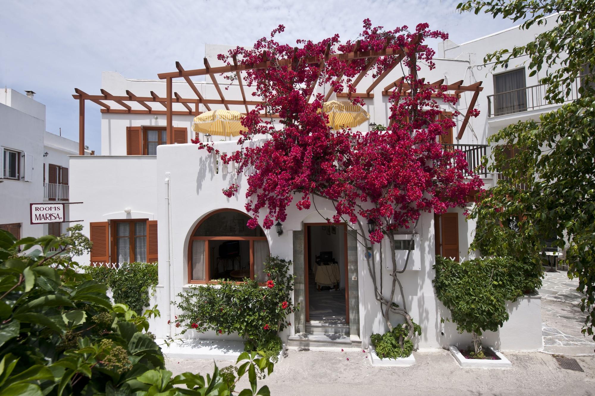 Vista Exterior Marisa Rooms
