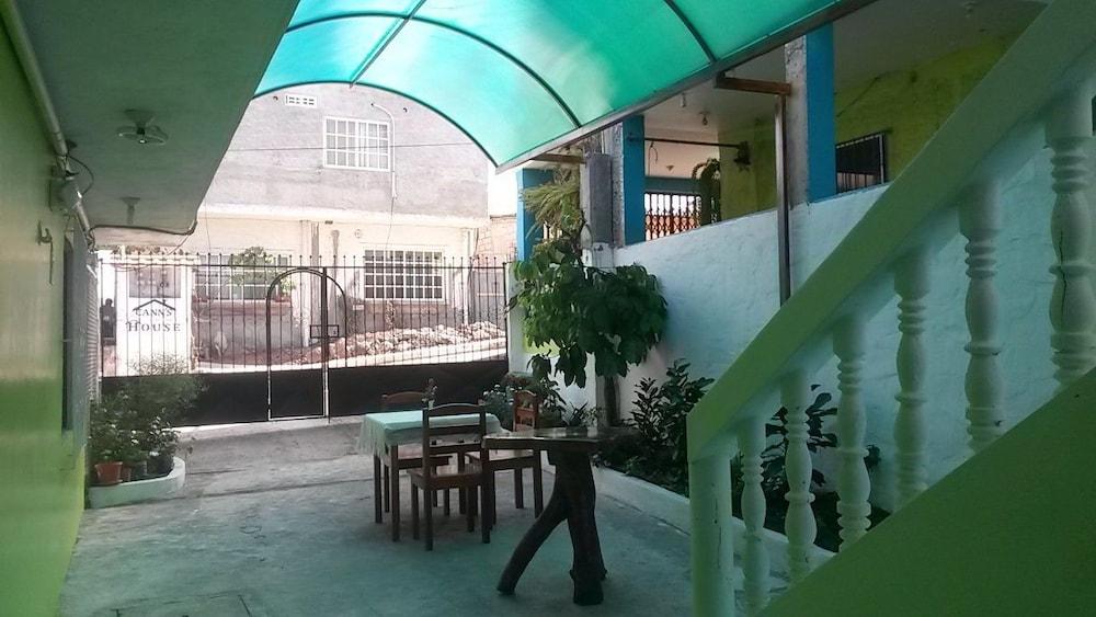 Vista Piscina Casa de Huespedes Milena