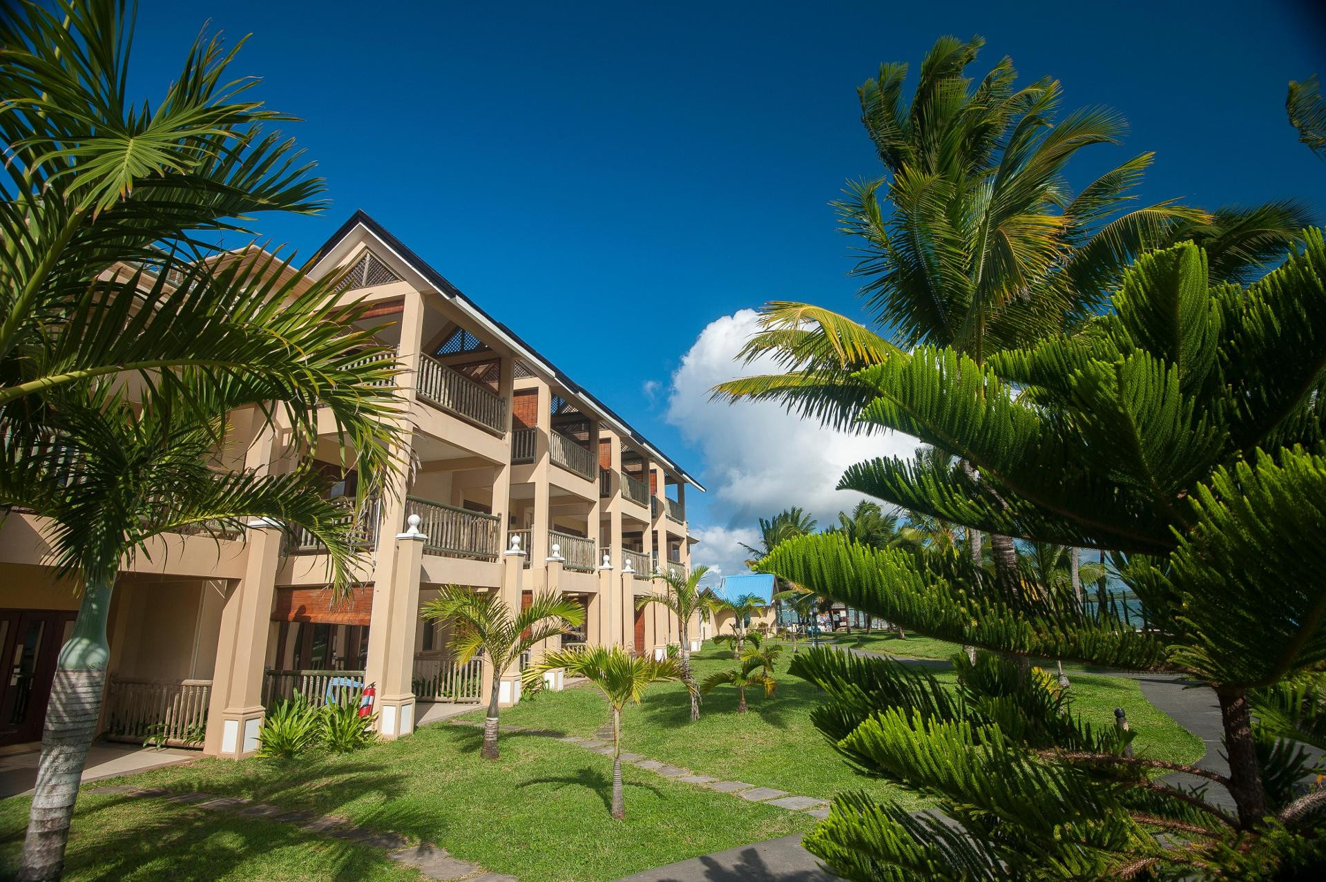 Vista Exterior Jalsa Beach Hotel & Spa Mauritius