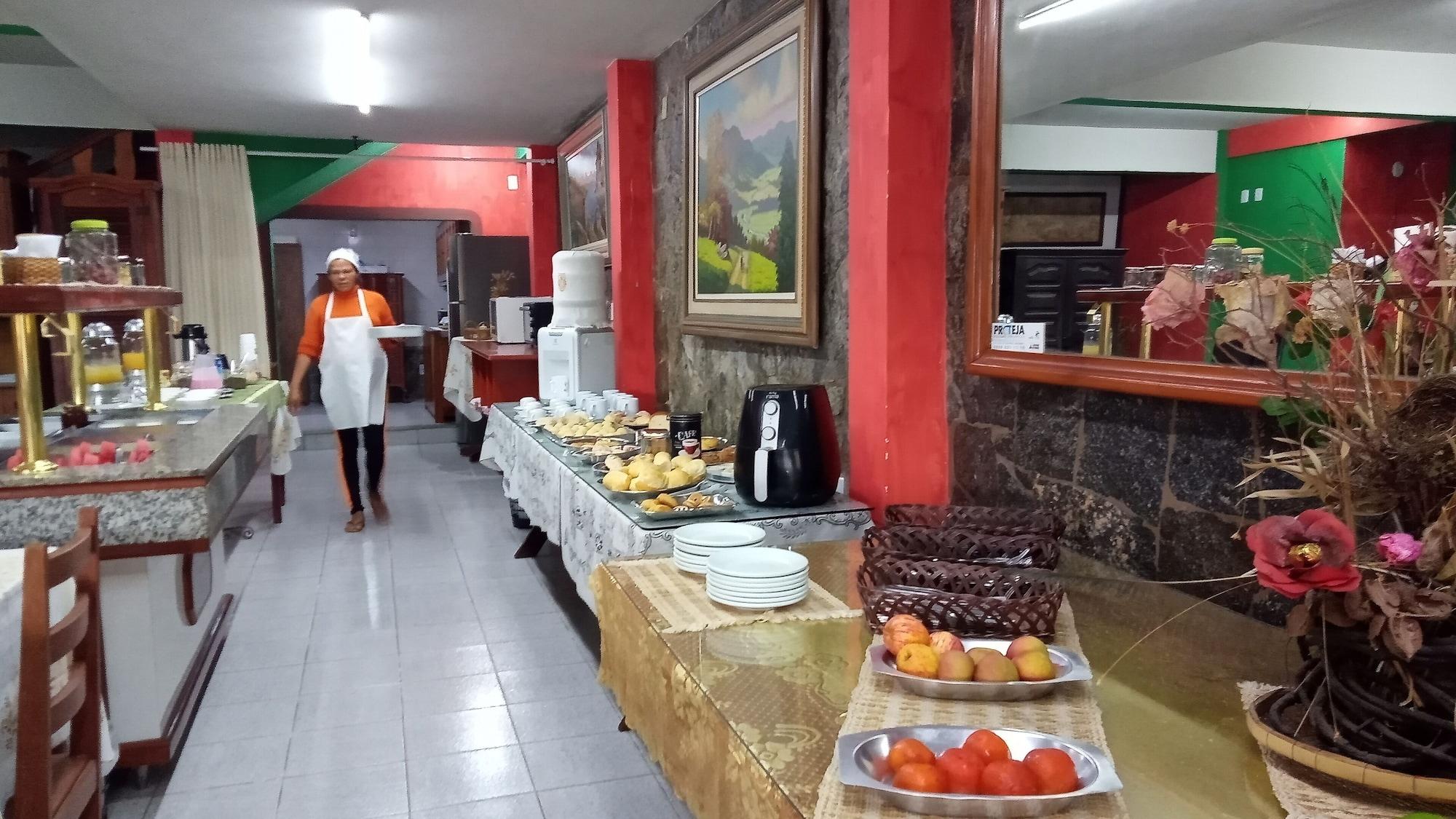 Bar/Salón Hotel e Pousada Ciconha-São Lourenço MG