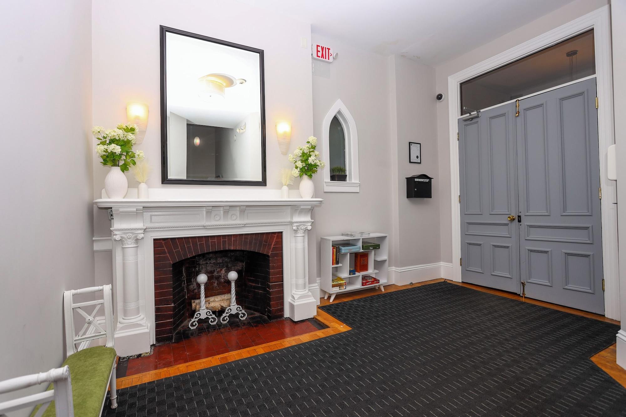 Vista Lobby Maverick Suites at 245 Newbury St